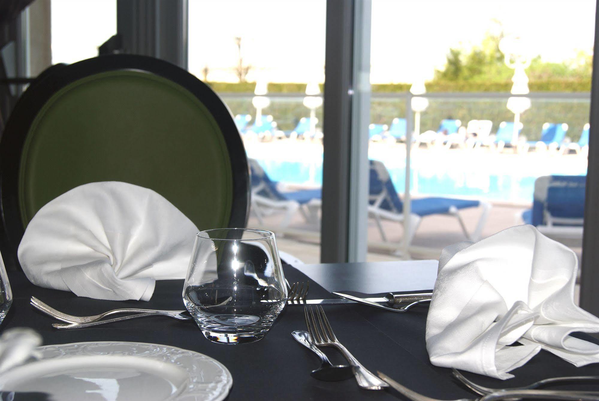 Hotel Cosmos & Spa Contrexéville Εξωτερικό φωτογραφία
